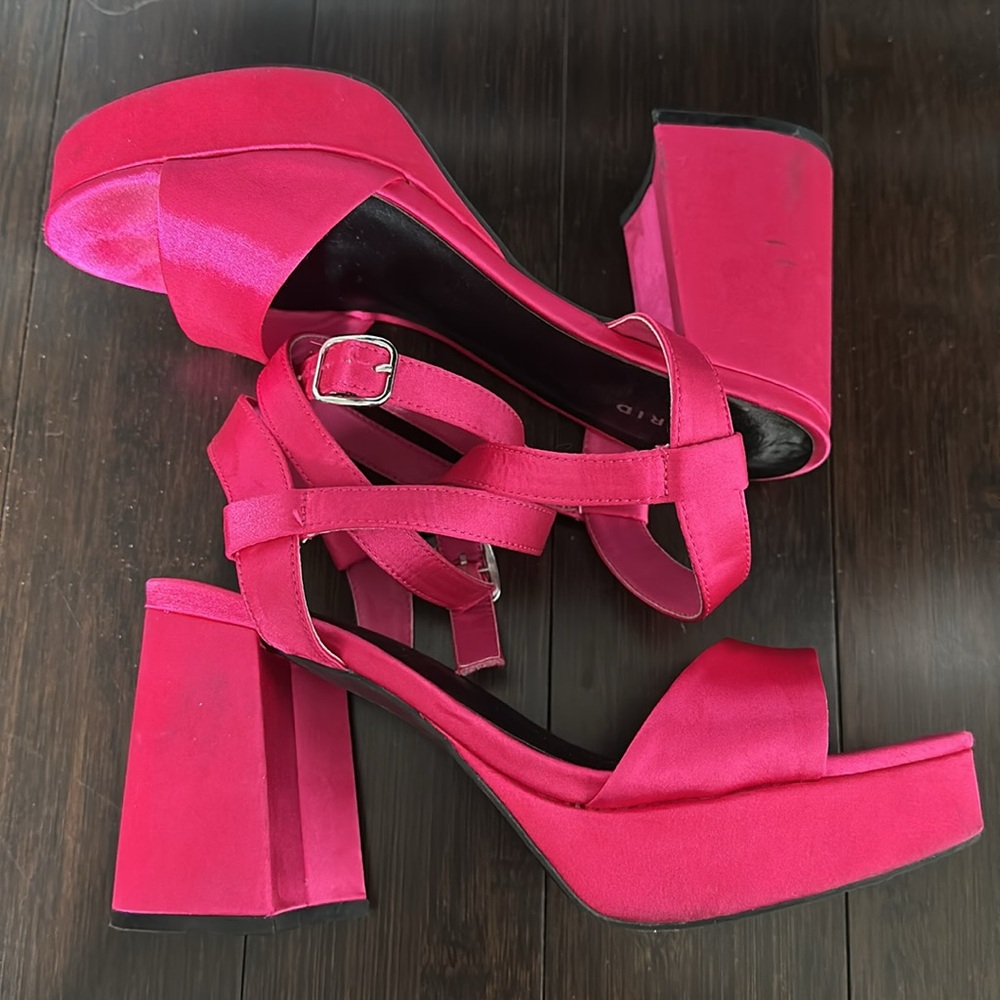 TORRID WW hot Pink Satin platform Heels